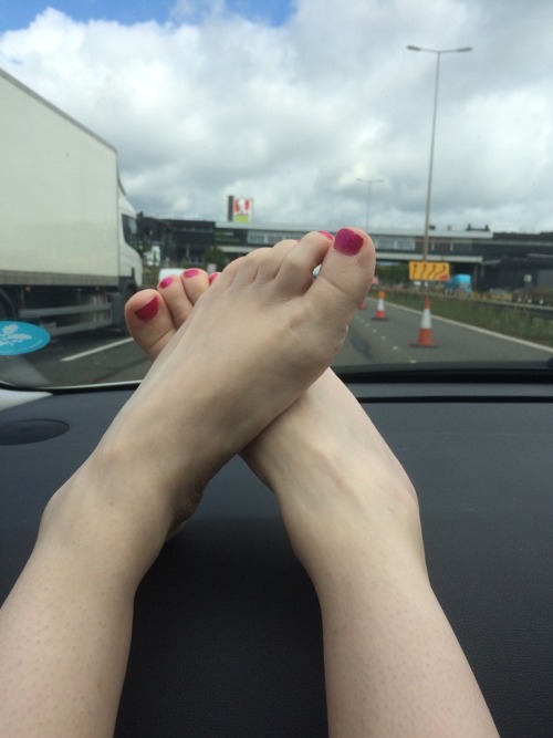 findingfuninyour40s: Feet up on the dashboard on a boring drive north. Jx