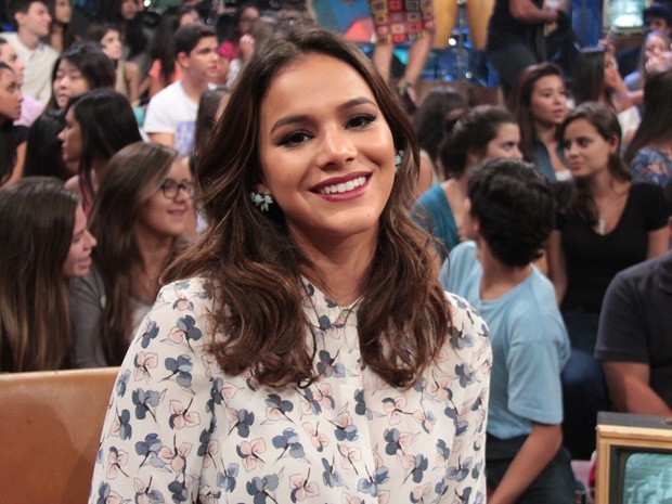 “Meu maior sonho é ser mãe”, revela Bruna Marquezine
A atriz Bruna Marquezine, que estará hoje na estreia da novela “I Love Paraisópolis”, na qual será protagonista, afirmou em entrevista ao programa “Domingão do Faustão”, o desejo de ter filhos.