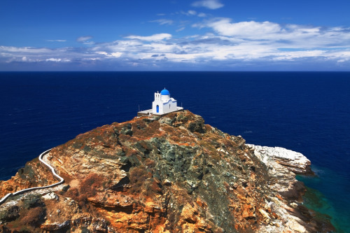 travelingcolors:Kastro, Sifnos | Greece (by Vasilis Tsikkinis)