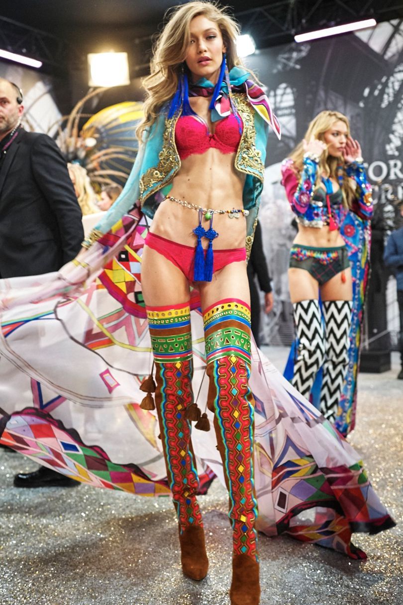 vs-aw: Gigi Hadid backstage at the Victoria’s Secret Fashion Show 2016. Click