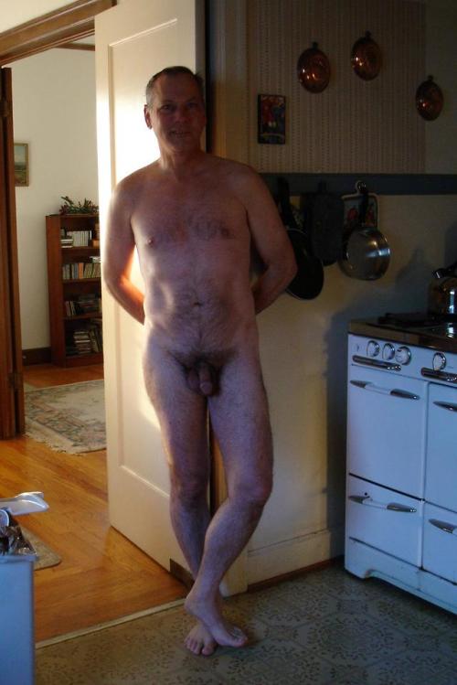 yourmagnificentfirestudentfan: nudistguysonly: Thanks for the photo submission  Lovely Daddy… 