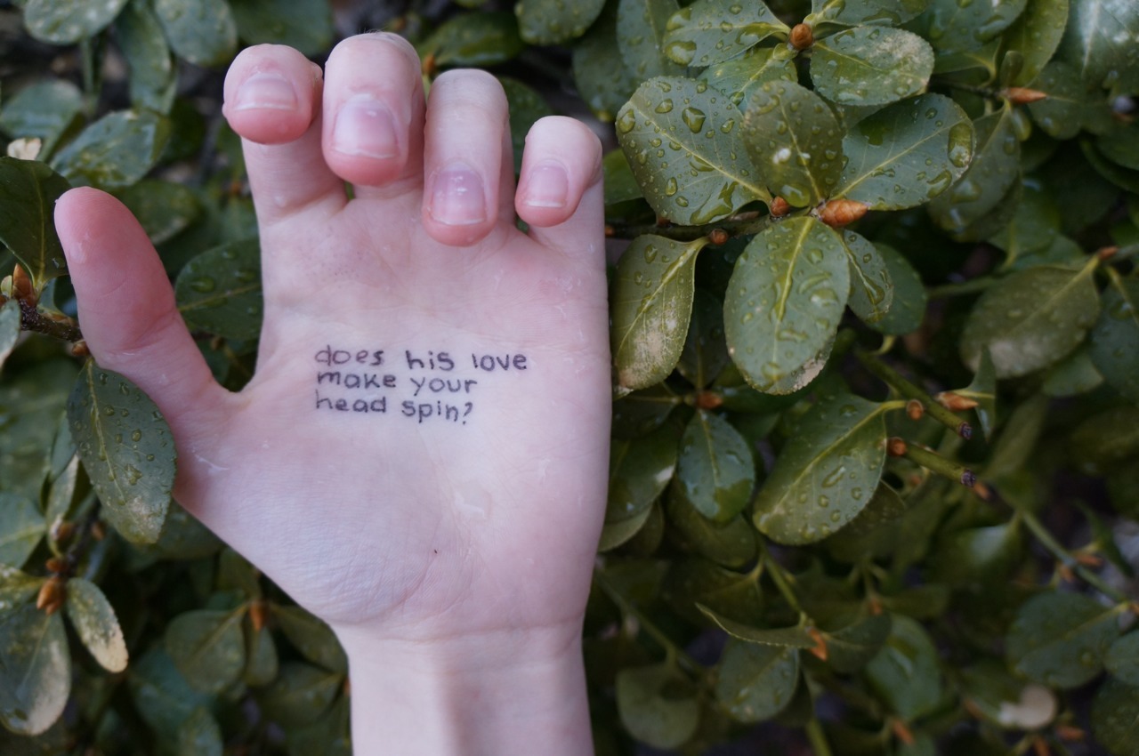 ivoryunknown:  Does his love make your head spin? 