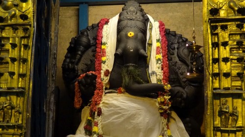 arjuna-vallabha:Mukkuruni Vinayakar, the big deity of Ganesh inside Meenakshi Temple, Tamil Nadu