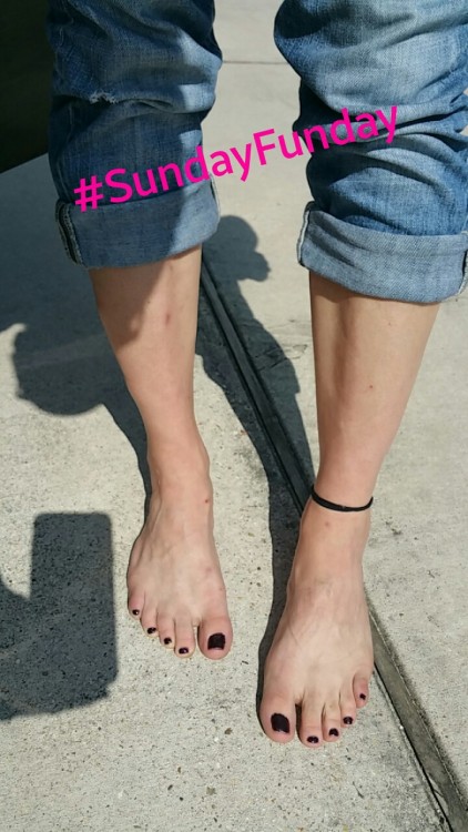 mandiixtord:  Come play!!!  SNAP w me @ Mandi.NOLAFeet