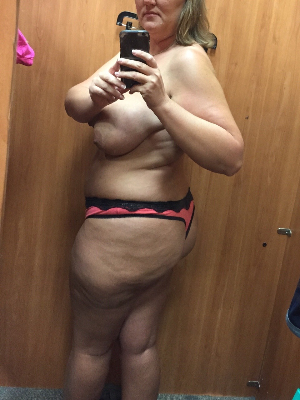 mrsj-thepawg:  Mrs J is keeping us up to date on her shopping habits!
