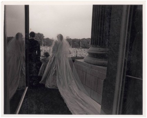 leirelatent:  Princess Diana’s wedding adult photos