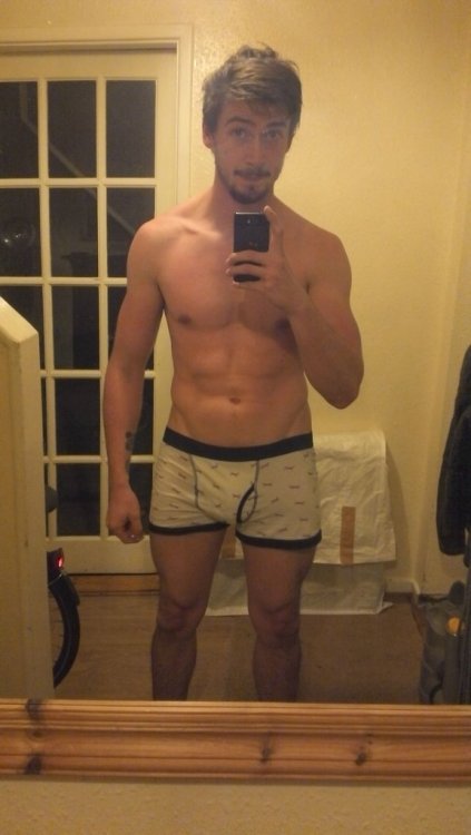 whitford9:  mctportmann:  nakedguyselfies: Fuck I wanna lick every inch of him clean!  Reblogged to http://whitford9.tumblr.com/ 