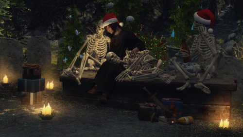 garden-tiger-moss:良い子のスケルトンさんにも、サンタの贈り物。&lt;MOD&gt;・Saturalia - Christmas In Skyrim by Deandra and M