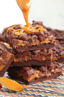 foodffs:  Chewy chocolate caramel bars recipeReally