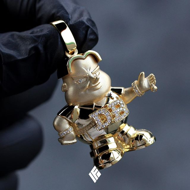 gamerphobic: you drop this golden 14,000 dollar pendant on the floor and a whip crack