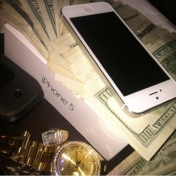 golddiggerr:  lustt-and-luxury:  ℓ&amp;ℓ  http://instagram.com/Msivana_ 