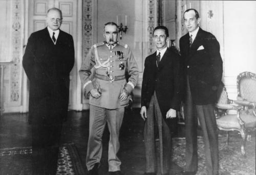 German ambassador, Hans-Adolf von Moltke, Polish leader Józef Piłsudski, German propaganda minister Joseph Goebbels and Józef Beck, Polish Foreign minister meeting in  Warsaw on June 15, 1934, five months after signing the Polish-German Non-Aggression
