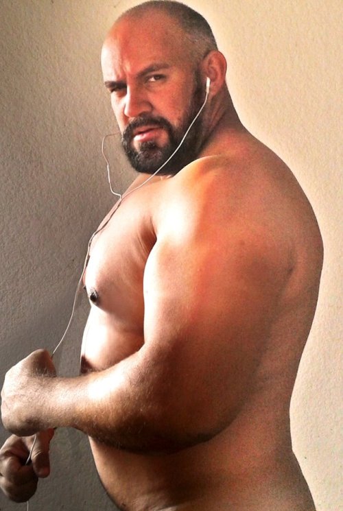 alexunderbear:  those nipples tho: