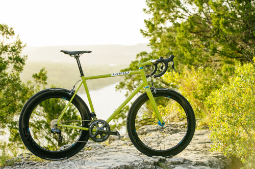 hgwr:  First Ride on the Cielo Road Racer Ultegra Di2 (via John Watson / The Radavist)