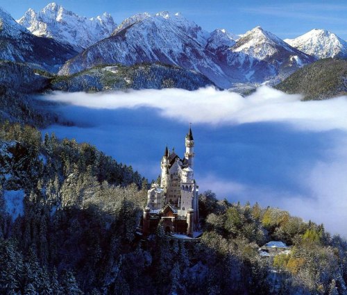 satan-is-salmon:  fantasy-remains-a-human-right:  Neuschwanstein Castle, Germany  I’ve been there! Woohoo!