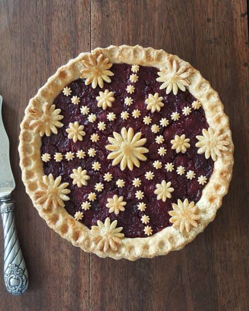 romantic-musings:pretty pies#art #pies #パイ #sweetsすごい。