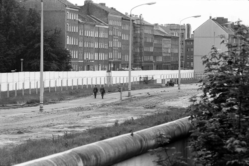 East Berlin Rheinsberger Strasse in 1986, seen over the Berlin Wall on Bernauer Strasse.