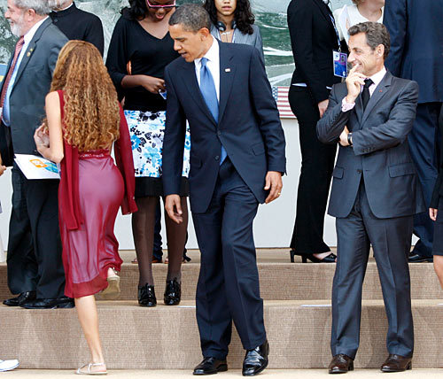dmncnyrk:  phuckindope:  Lmaoooo caught Mr. President slippin  thats my prez 