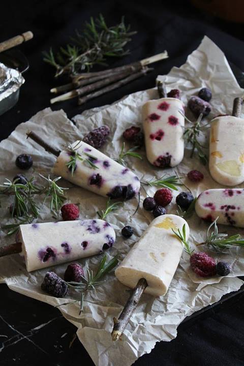 fuckyeahveganlife:  coconut milk popsicles with fruit 