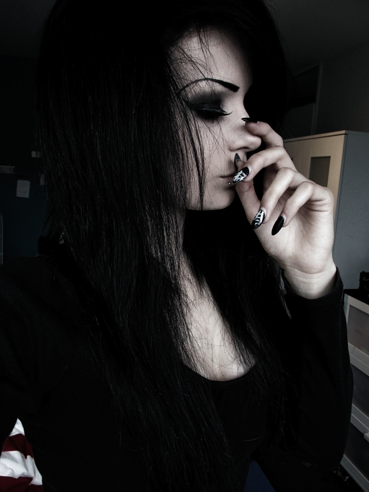 palebutnotpretty:  you still cross my mind from time to time, and i mostly smile..