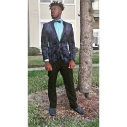 favoritelatina:  salabarian:  charlopatra: kinghispaniola:  Suit up  This is a #look  That’s style…  Ayyyy 🔥