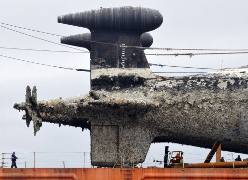 rocketdigital:  Russia has a few nuclear submarines that are dangerously past their prime, considering the fissile materials that are still stored onboard. In 2009, one rusted behemoth was transported to a factory in the far eastern port city of Vladivost