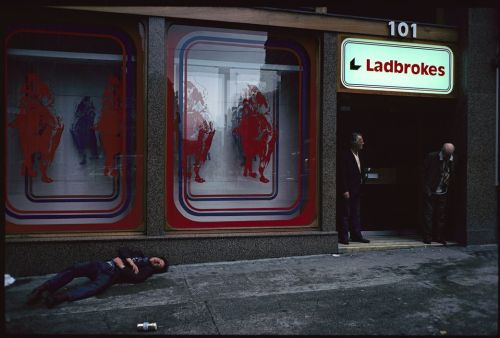 until-theskyturnsgreen:
“ Raymond Depardon, Glasgow 1980s
”