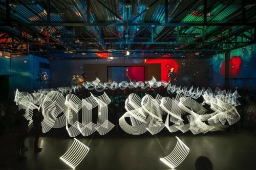 archatlas:Temporary Calligraphy Illuminates Historic Sites Throughout EuropeMexican calligraffiti ar