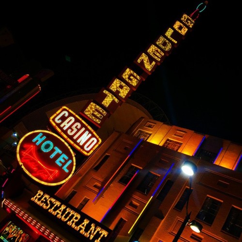 #Golden #Gate #Casino #Hotel #lasvegas #neon #sign #streetphotography #vagabond (at Golden Gate Hotel and Casino)