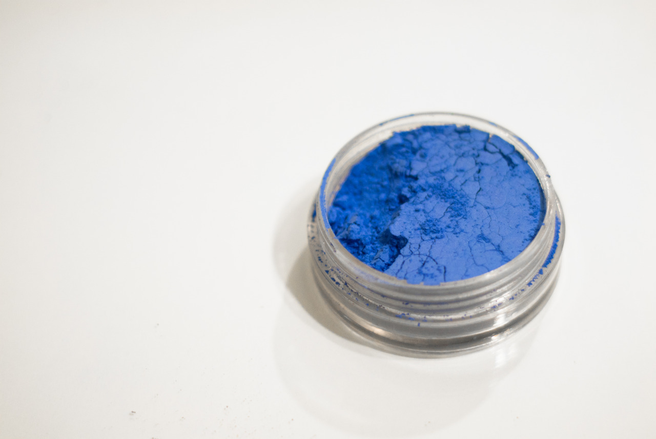 yungvermeer:  Today I had the pleasure of making genuine ultramarine blue oil paint.