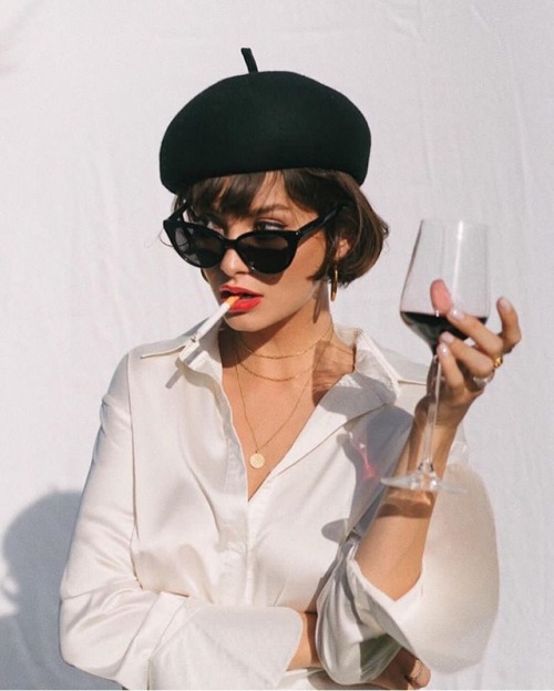 smoking-in-a-dark-paradise: Red wine, I just wanna kiss girls, girls, girls   Instagram: Taylor LaSh