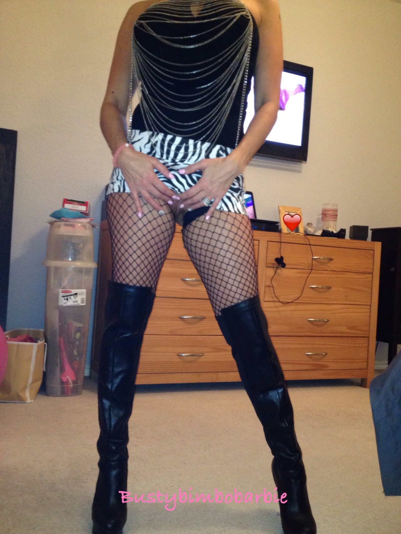 bustybimbobarbieblog:  Where is your attention drawn when encountering a Bimbo? I’d