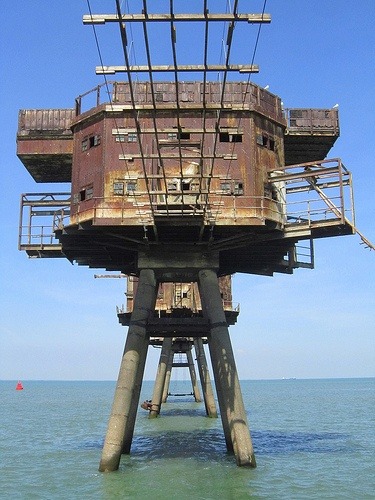 abandonedography:The Maunsell Sea Forts (via ricksphotos)