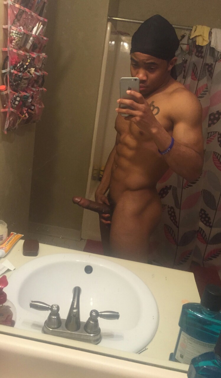 -brownman-:  sexyredbones:  adls-xxx:  He look so much better when you don’t have