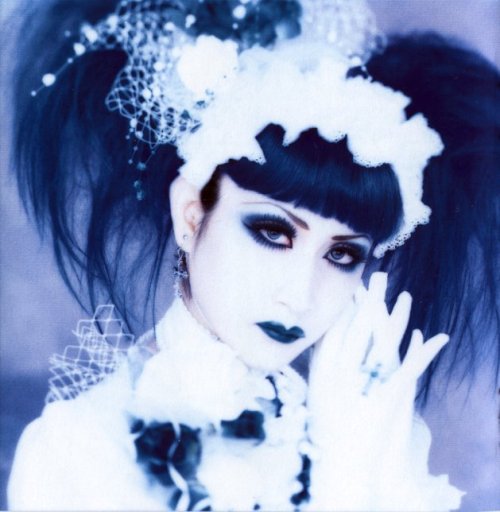 snakedisorder: Malice Mizer, Gardenia Booklet, 2001