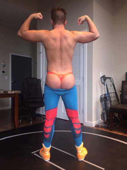 sexymuscleguys.tumblr.com/post/133972973038/