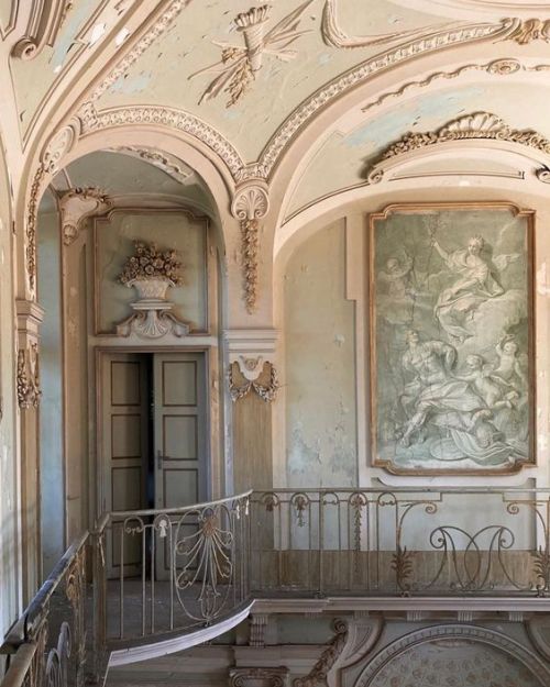 palazzonostalgy: paolo_abate villa abbandonata, italia
