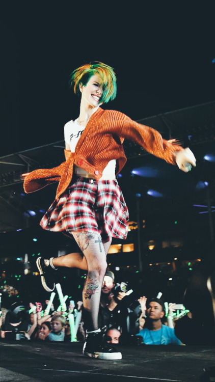 psychoscreen:  P S Y C H O S C R E E N ⠀HAYLEY WILLIAMS - like or reblog if you save. 