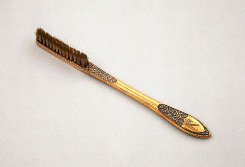 thegentlemanscloset:museum-of-artifacts:Napoleon’s toothbrush, c 1795This would have been part