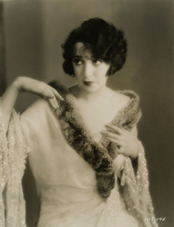 gmgallery:  Bebe Daniels, 1928www.stores.eBay.com/GrapefruitMoonGallery