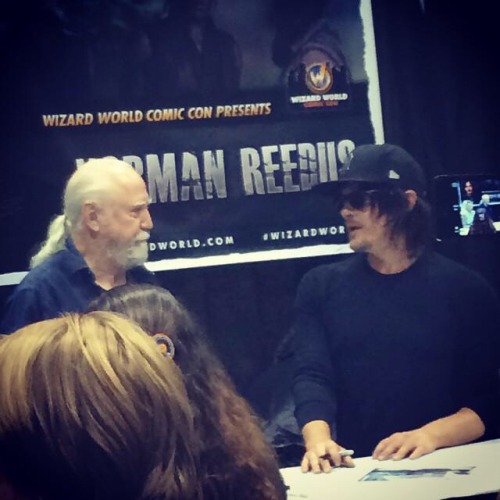 chandra75:  “@ennoia3: Nice! 1st thing and we have a Hershel/Daryl sighting. Love him! RT@ZenF