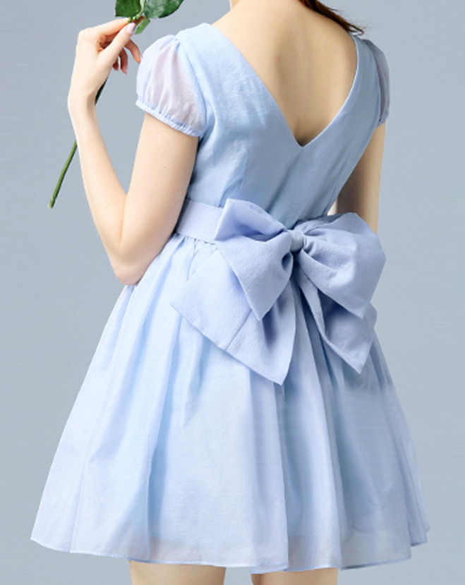 nymphetfashion:  Blue Detachable Bow Waist Skater Party Dress  Loooove this and need