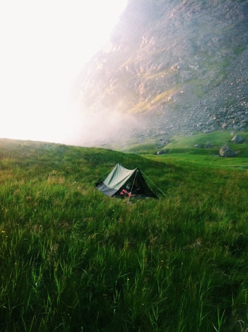 alexander-burton:Here are some phone pics of my sleeping arrangement for the past few days (living o