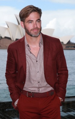 hotfamousmen:  Chris Pine