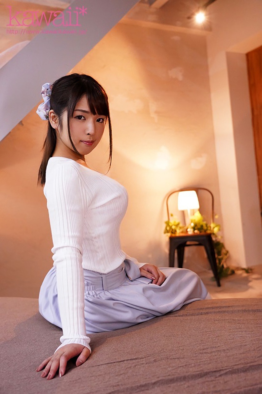 gravure-idol-japan:  DCモーター 30cmリビング扇風機 静音 風量8段階(フルリモコン)入切タイマー付き