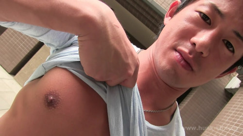 asianhunk-pecs-nips-asses:Wow, Kuroi chikubi!