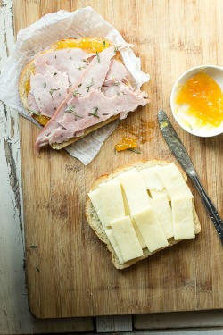 foodffs:  GRILLED CHEESE HAM SANDWICH WITH PINEAPPLE JELLYReally nice recipes. Every hour.Show me what you cooked!