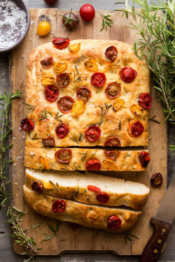 foodffs: Vegan focaccia with tomatoes and