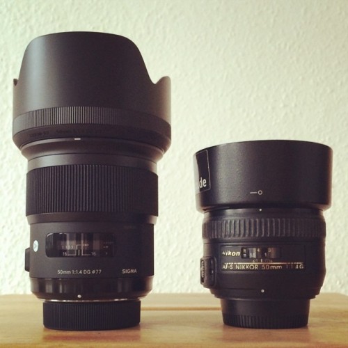nulleinsfoto:  Größenvergleich #50mm #1punkt4 #sigma #nikon …bin ich gespannt! ;)