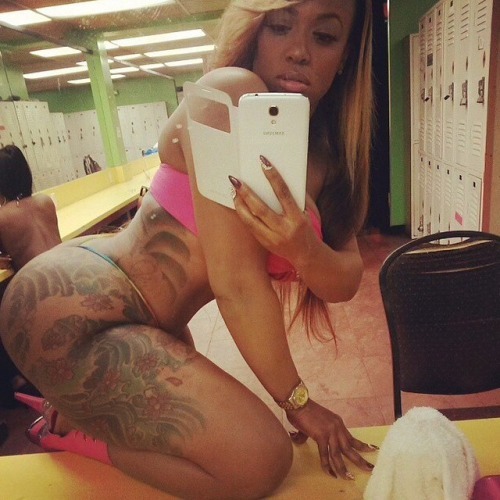 wobblies-and-puzzles:  bootyblackbitches:All your EBONY needs… For Nude Ebony girls and FREE EBONY VIDEOS at http://bootyblackbitches.com  Wiggly Wobblies and Private Puzzles